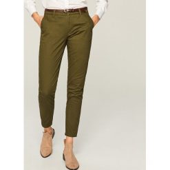 Spodnie chino z paskiem - Khaki. Spodnie damskie Reserved. Za 89,99 zł.