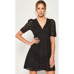 Sukienka koktajlowa The Kooples Sharp Embroidery FROB20062K. Czarne sukienki damskie The Kooples, bez wzorów, z bawełny, wizytowe, bez kołnierzyka, bez rękawów. Za 949,00 zł.