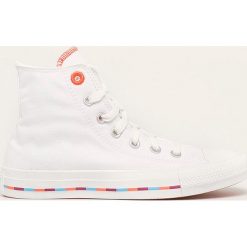 Converse - Trampki. Białe trampki i tenisówki damskie Converse, bez wzorów, z gumy, na sznurówki. W wyprzedaży za 279,90 zł.