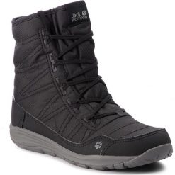 Śniegowce JACK WOLFSKIN - Portland Boot W 4024611 Black. Czarne kozaki damskie marki Jack Wolfskin, ze skóry ekologicznej, bez obcasa, bez zapięcia. W wyprzedaży za 369,00 zł.