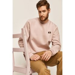 Dickies - Bluza. Różowe bluzy męskie Dickies, xl, z aplikacjami, z dzianiny, z okrągłym kołnierzem, bez rękawów, bez kaptura. W wyprzedaży za 159,90 zł.