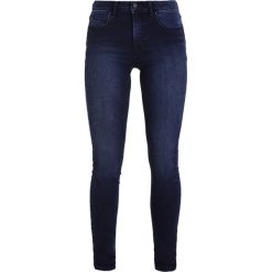 Vila VICOMMIT Jeans Skinny Fit dark blue denim. Niebieskie rurki damskie Vila. Za 169,00 zł.