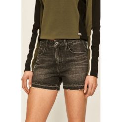 G-Star Raw - Szorty jeansowe. Czarne szorty damskie G-Star RAW, bez wzorów, z bawełny, retro, z podwyższonym stanem. W wyprzedaży za 259,90 zł.