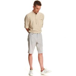 Szorty męskie z tkaniny strukturalnej. Szare spodenki i szorty męskie Top Secret, m, w paski, z tkaniny, eleganckie. W wyprzedaży za 49,99 zł.