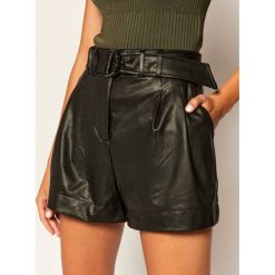Szorty skórzane Guess Ava W0YD52 WBG60. Różowe szorty damskie Guess, m, z aplikacjami, z tkaniny. Za 369,00 zł.