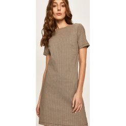 Answear - Sukienka. Pomarańczowe sukienki damskie ANSWEAR, na co dzień, s, bez wzorów, z elastanu, casualowe, z okrągłym kołnierzem, z krótkim rękawem, krótkie, mini, proste. Za 99,90 zł.