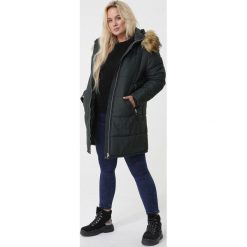 Ciemnozielona Kurtka Parkdale. Zielone kurtki damskie Born2be, na zimę, xl, bez wzorów, długie. Za 239,99 zł.