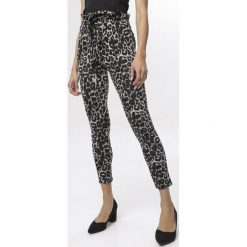 Czarno-Szare Legginsy Delmaxie. Czarne legginsy damskie Born2be, xl, bez wzorów. W wyprzedaży za 44,99 zł.