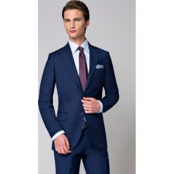 Garnitur Navy Amazon. Niebieskie garnitury męskie LANCERTO, bez wzorów, z bawełny. W wyprzedaży za 599,90 zł.