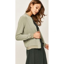 Vero Moda - Kurtka bomber. Różowe kurtki damskie Vero Moda, s, bez wzorów, z elastanu, krótkie. W wyprzedaży za 99,90 zł.