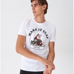 T-shirt ze świątecznym motywem - Biały. Białe t-shirty damskie House, s, bez wzorów, wizytowe, bez kołnierzyka. Za 39,99 zł.