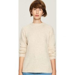 Sweter z wycięciem na plecach - Kremowy. Białe bez kategorii Sinsay, m, z dekoltem na plecach. Za 59,99 zł.