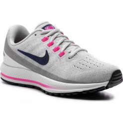 Buty NIKE - Air Zoom Vomero 13 922909 009 Vast Grey/Deep Royal Blue. Szare buty sportowe damskie Nike, bez wzorów, z tworzywa sztucznego, sportowe, do biegania, nike zoom. W wyprzedaży za 399,00 zł.