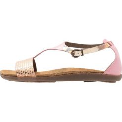 Kickers AMISTAD Sandały rose clair. Czerwone rzymianki damskie Kickers, z kauczuku. Za 399,00 zł.