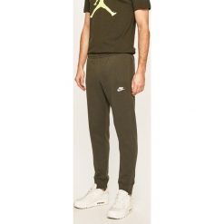 Nike Sportswear - Spodnie BV2671. Szare spodnie męskie Nike Sportswear, na co dzień, m, bez wzorów, z dzianiny. W wyprzedaży za 139,90 zł.