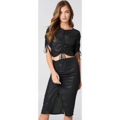 NA-KD Party Asymetryczna spódnica midi - Black. Czarne spódniczki damskie marki NA-KD Party, na imprezę, bez wzorów, z poliesteru, midi, asymetryczne. W wyprzedaży za 20,47 zł.