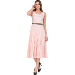 Plisowana sukienka midi z błyszczącą lamówką w talii. Sukienki damskie Made in Poland, bez wzorów, z elastanu, bez kołnierzyka, bez rękawów, midi. Za 239,00 zł.