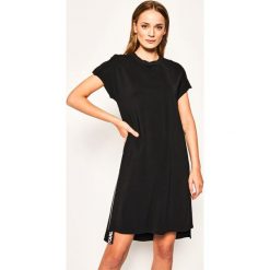 Sukienka codzienna Karl Lagerfeld Cady 201W1300. Czarne sukienki damskie KARL LAGERFELD, na co dzień, bez wzorów, z elastanu, bez kołnierzyka, bez rękawów, proste. Za 1119,00 zł.
