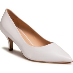 Półbuty SOLO FEMME - 48901-02-H52/000-04-00 Biały. Białe półbuty damskie Solo Femme, bez wzorów, ze skóry, bez obcasa, na obcasie, bez zapięcia. Za 339,00 zł.