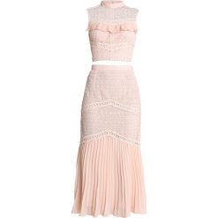 True Decadence SET Długa spódnica nude. Szare koszulki damskie marki True Decadence, bez wzorów, z poliesteru, bez kołnierzyka, z długim rękawem. Za 459,00 zł.