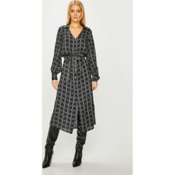 Answear - Sukienka. Czarne sukienki damskie ANSWEAR, na co dzień, s, bez wzorów, z elastanu, casualowe, z okrągłym kołnierzem, bez rękawów, mini, proste. Za 149,90 zł.