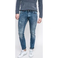 Wrangler - Jeansy Larston BlueE Goods. Niebieskie jeansy męskie z dziurami marki Wrangler. W wyprzedaży za 239,90 zł.