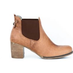 Sztyblety na obcasie z tłoczeniem - skóra naturalna - model 455 - kolor brązowy krokodyl. Pomarańczowe botki damskie Zapato, na zimę, ze skóry, klasyczne, na wysokim obcasie, na obcasie, bez zapięcia. W wyprzedaży za 319,20 zł.