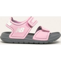 New Balance - Sandały dziecięce IOSPSDPN. Różowe sandały dziewczęce New Balance, z gumy, bez zapięcia. W wyprzedaży za 79,90 zł.