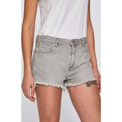 Wrangler - Szorty. Szare szorty damskie marki Wrangler, s, bez wzorów, z bawełny, casualowe, z podwyższonym stanem. Za 199,90 zł.