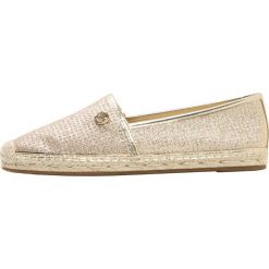 MICHAEL Michael Kors KENDRICK SLIP ON Espadryle pale gold. Żółte espadryle damskie MICHAEL Michael Kors, bez wzorów, ze skóry ekologicznej, bez obcasa. Za 399,00 zł.
