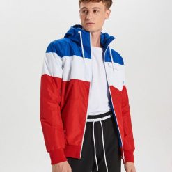 Kurtka z kapturem - Czerwony. Czerwone kurtki damskie Cropp, xs, bez wzorów, z kapturem. W wyprzedaży za 49,99 zł.