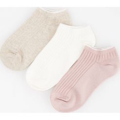 Skarpetki stopki 3 pack - Kremowy. Białe skarpetki damskie Reserved, bez wzorów. Za 24,99 zł.