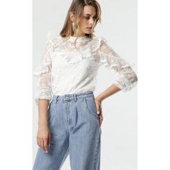 Biała Bluzka Nichola. Białe bluzki damskie Born2be, s, z haftami, z tkaniny, eleganckie, ze stójką, z długim rękawem. Za 109,99 zł.