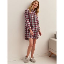 KOSZULA NOCNA. Czerwone koszule nocne damskie Top Secret, bez wzorów, z bawełny, z długim rękawem, długie. W wyprzedaży za 39,99 zł.