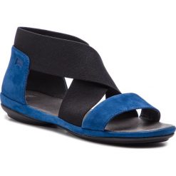 Sandały CAMPER - Right Nina K200759-001 Blue. Niebieskie klapki damskie Camper, bez wzorów, ze skóry, bez obcasa, na obcasie. W wyprzedaży za 319,00 zł.