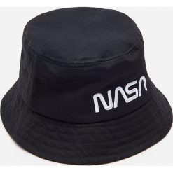 Kapelusz typu bucket NASA - Czarny. Czarne kapelusze męskie House, bez wzorów. Za 49,99 zł.