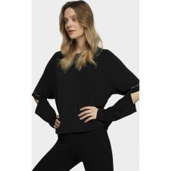 Bluza damska BLD607 - głęboka czerń - Outhorn. Bluzy damskie Outhorn, bez wzorów, z dzianiny, z krótkim rękawem, krótkie, bez kaptura. W wyprzedaży za 69,99 zł.