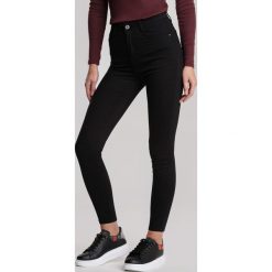 Czarne Jeansy Skinny Clynohre. Czarne jeansy damskie Renee. Za 79,99 zł.