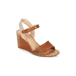 Sandały Clarks SPICED POPPY. Pomarańczowe sandały damskie marki Clarks, bez wzorów, bez obcasa, bez zapięcia. Za 351,20 zł.