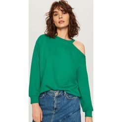 Bluzy damskie: Bluza z wycięciem na ramię - Zielony