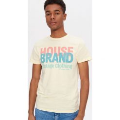 T-shirt Kremowy. Białe t-shirty męskie House, s, bez wzorów, bez kołnierzyka. W wyprzedaży za 19,99 zł.