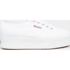 Superga - Tenisówki. Białe trampki i tenisówki damskie Superga, bez wzorów, z gumy, na sznurówki. W wyprzedaży za 179,90 zł.