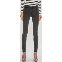 Vero Moda - Jeansy Julia. Szare jeansy damskie slim marki Vero Moda, s, z elastanu. W wyprzedaży za 69,90 zł.