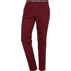 Mason's TORINO WINTER Chinosy bordeaux. Czerwone chinosy męskie Masons, z bawełny. Za 629,00 zł.