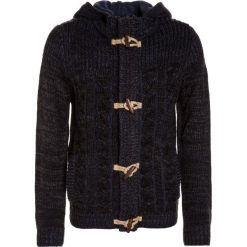 Petrol Industries HOODED Kardigan black. Czarne swetry chłopięce marki Petrol Industries, z materiału. W wyprzedaży za 194,35 zł.