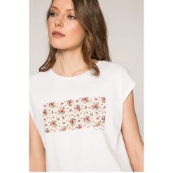 Calvin Klein Jeans - Top. Szare topy damskie marki Calvin Klein Jeans, s, z nadrukiem, z bawełny, z okrągłym kołnierzem. W wyprzedaży za 159,90 zł.