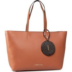 Torebka CALVIN KLEIN - Ck Must Shopper Md K60K606328 GAE. Pomarańczowe torby damskie na zakupy Calvin Klein, bez wzorów, ze skóry ekologicznej, klasyczne, bez dodatków. Za 699,00 zł.