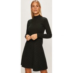 G-Star Raw - Sukienka. Zielone sukienki damskie G-Star RAW, na co dzień, s, bez wzorów, z elastanu, retro, z okrągłym kołnierzem, z długim rękawem, długie, mini, rozkloszowane. W wyprzedaży za 279,90 zł.