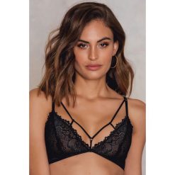 Biustonosze bardotka: NA-KD Lingerie Koronkowy biustonosz Multistrap – Black