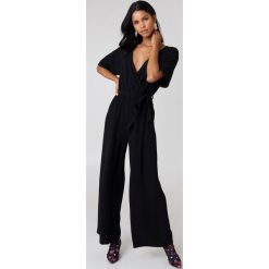 Rut&Circle Kombinezon Ollie - Black. Czarne kombinezony damskie marki Rut&Circle, bez wzorów, z poliesteru, bez kołnierzyka, bez rękawów. Za 242,95 zł.